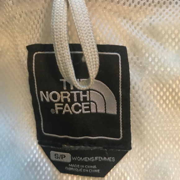 North Face Resolve Rain Jacket - Picture 3 of 3